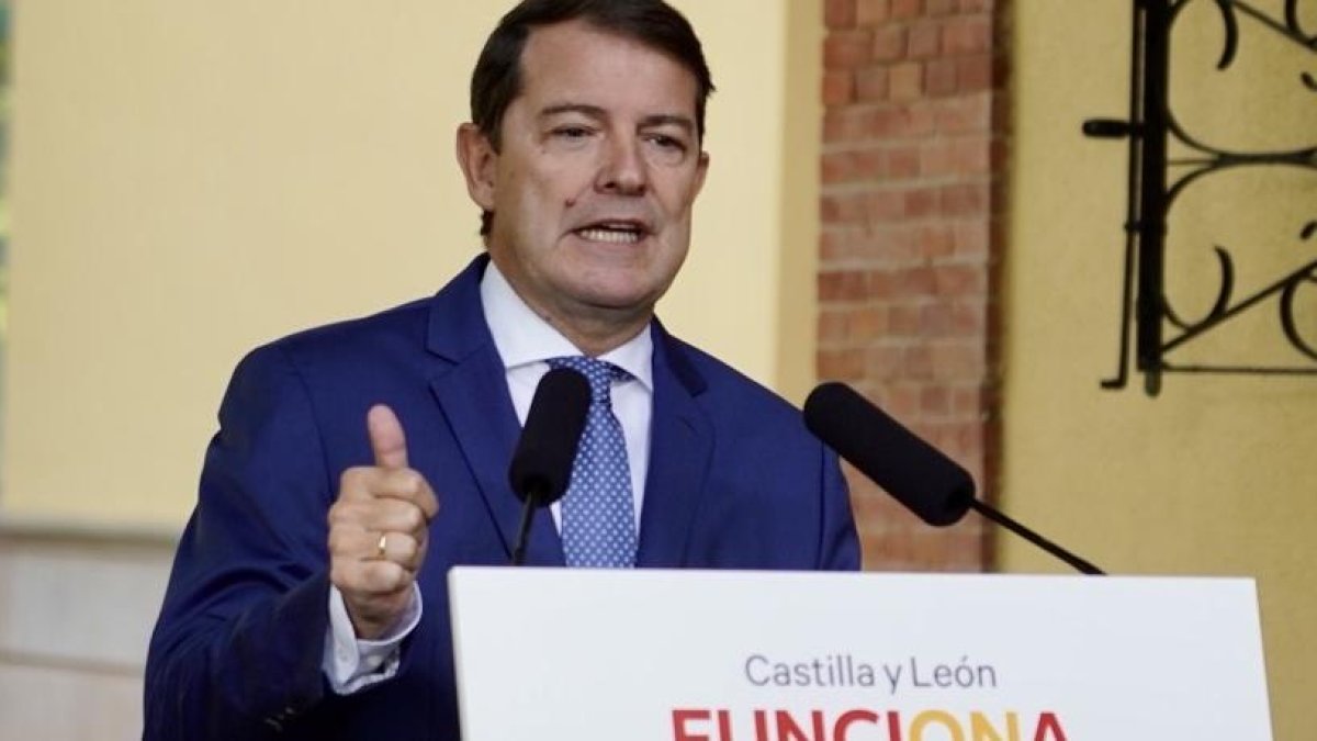 El presidente de la Junta de Castilla y León, Alfonso Fernández Mañueco, en la rueda de prensa de inicio del curso político.