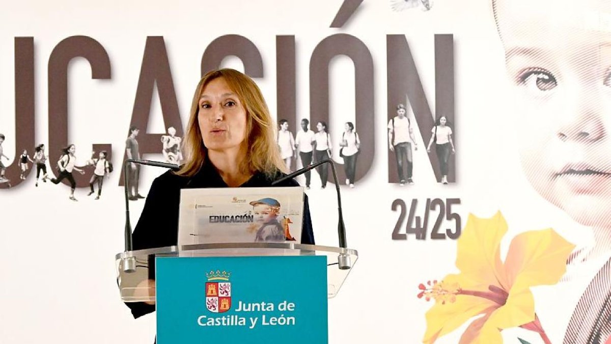 La consejera de Educación, Rocío Lucas, presenta el curso escolar 2024/2024. E. M.