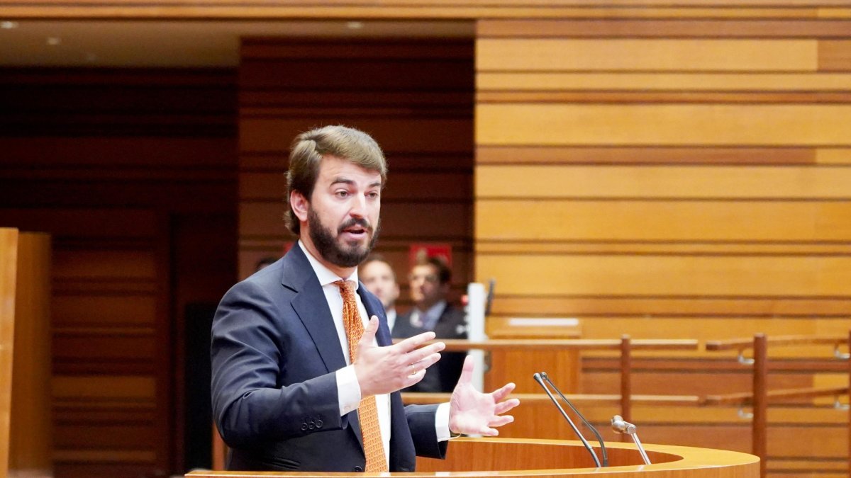 El portavoz de VOX en las Cortes, Juan García-Gallardo, en una imagen de archivo de un pleno
