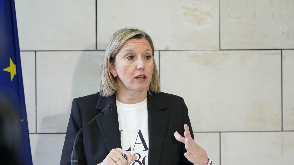 La vicepresidenta de la Junta y consejera de Familia e Igualdad de Oportunidades, Isabel Blanco, en la rueda de prensa de este viernes.