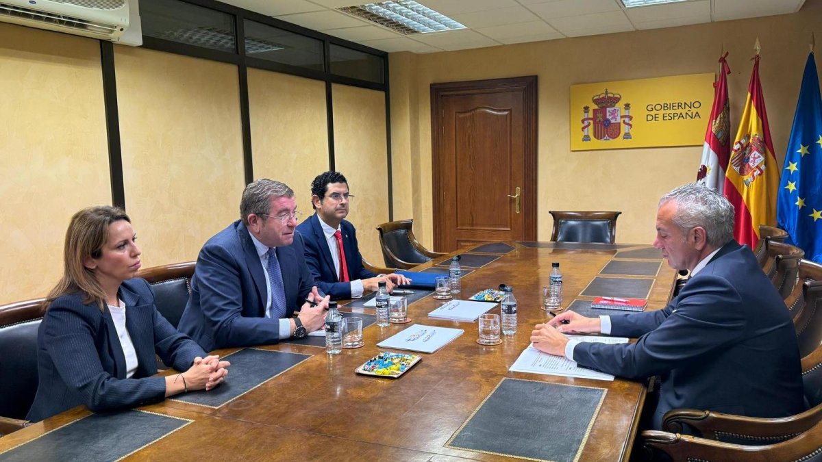 Reunión entre Empresa Familiar y el Delegado del Gobierno, Nicanor Sen.
