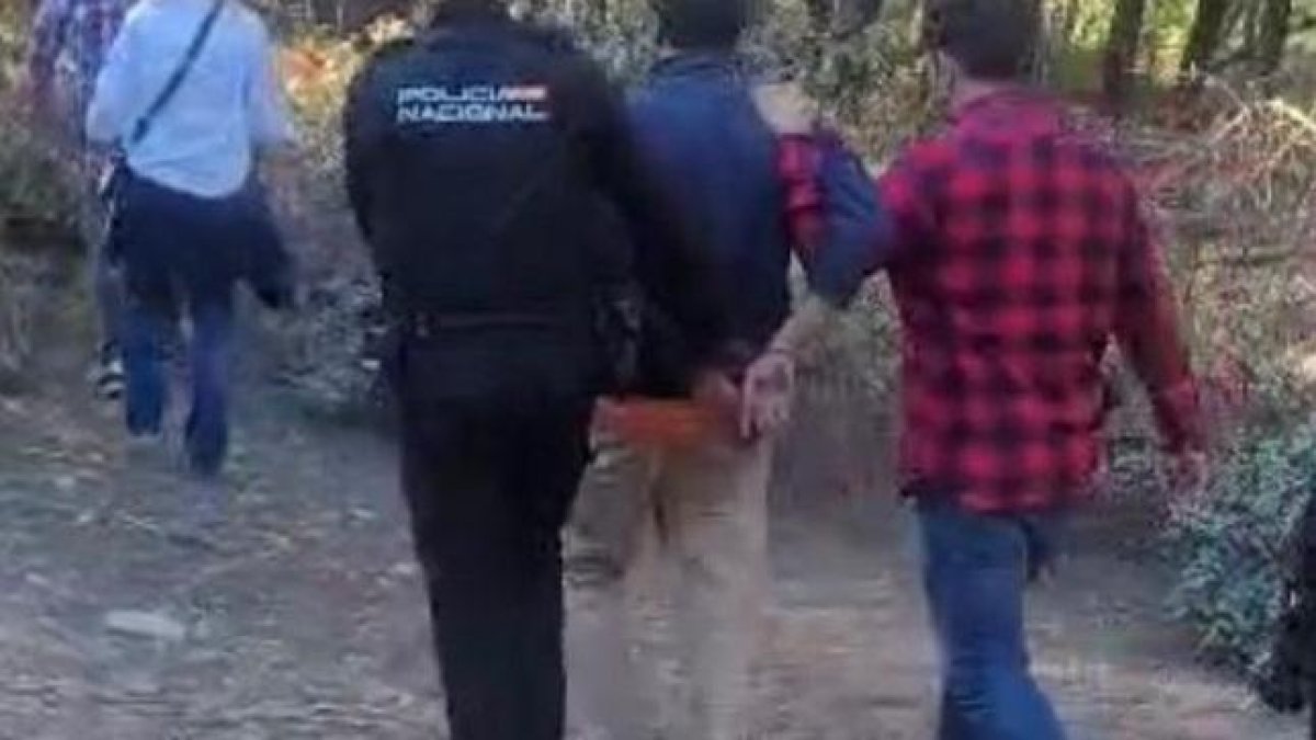 El sospechoso de matar a su suegro en Aranda de Duero, en el momento de ser detenido.
