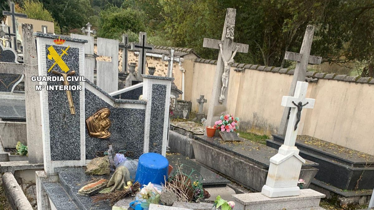 Estado en el que se encontraban varias de las tumbas que fueron dañadas por el detenido