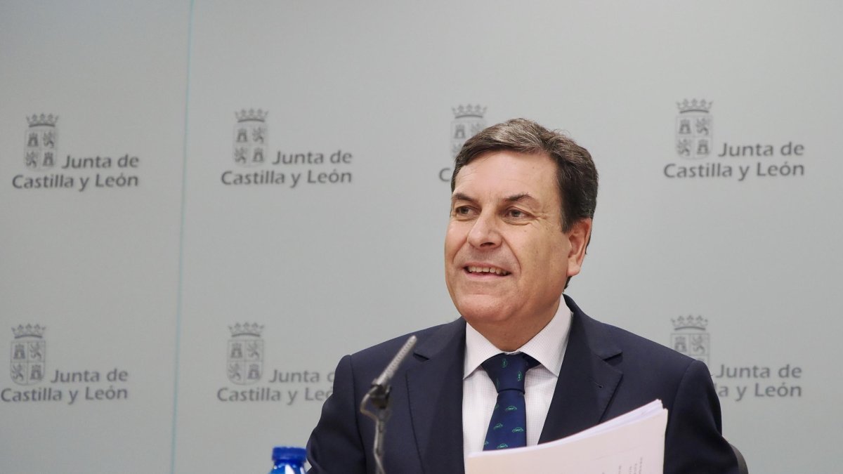 El portavoz de la Junta de Castilla y León, Carlos Fernández Carriedo, durante la rueda de prensa posterior al Consejo de Gobierno.