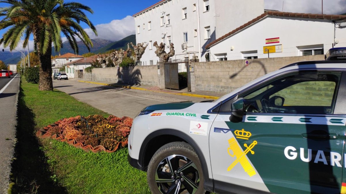 Patrulla de seguridad ciudadana perteneciente al puesto de la Guardia Civil de la Adrada