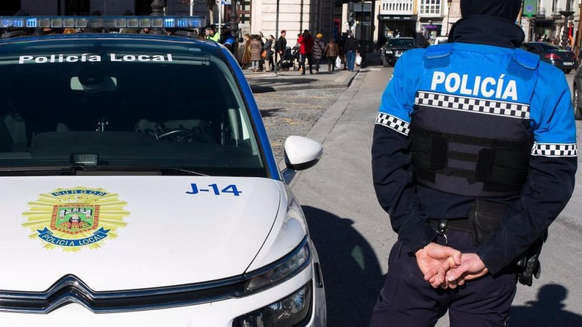 Un agente de la Policía Local de Burgos en una imagen de archivo.