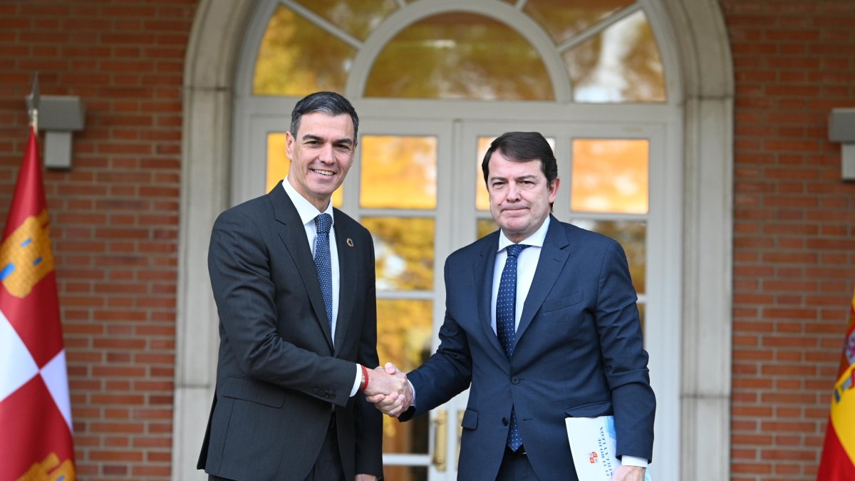 Pedro Sánchez y Alfonso Fernández Mañueco, antes de su reunión en La Moncloa