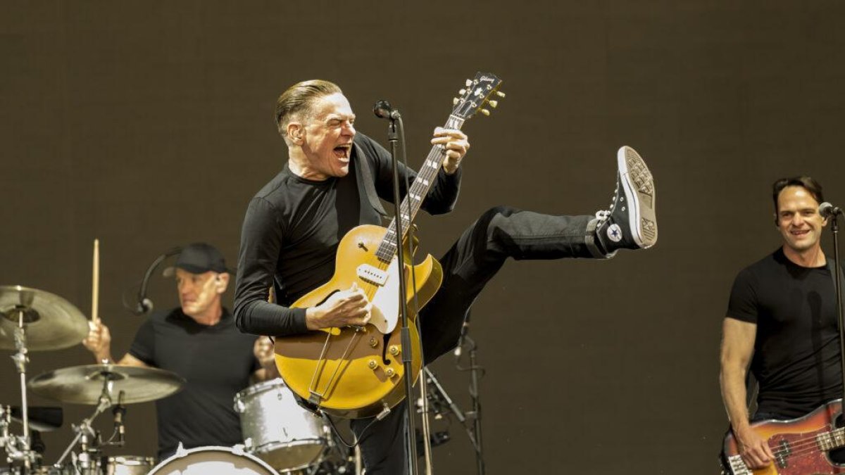 Bryan Adams durante un concierto