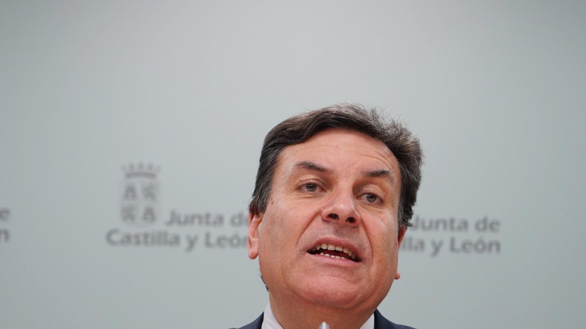 El consejero de Economía y Hacienda y portavoz de la Junta, Carlos Fernández Carriedo, comparece en rueda de prensa posterior al Consejo de Gobierno.