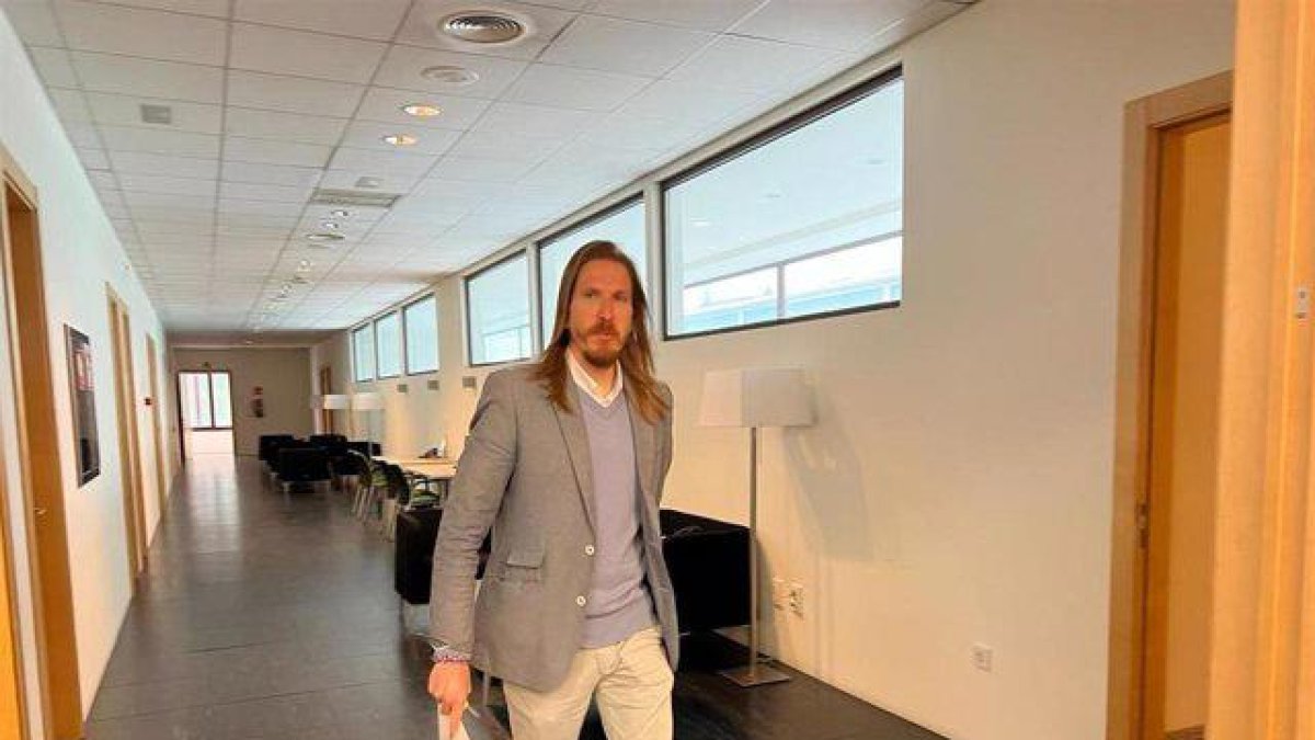 El coportavoz de Unidas Podemos, Pablo Fernández, en una rueda de prensa en Valladolid.