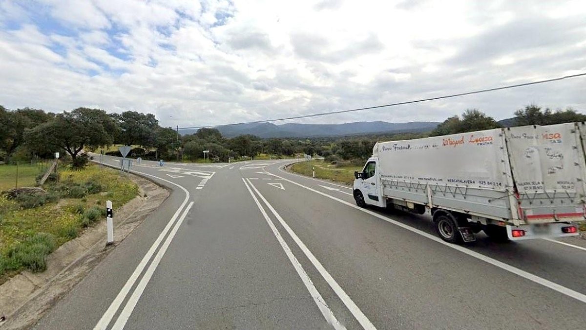 N-502 en el cruce hacia Hontanares, donde tuvo lugar el accidente. GGL SW