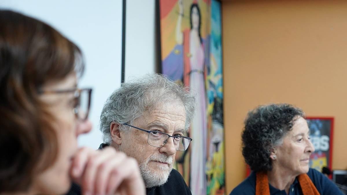 La asociación Derecho a Morir Dignamente presenta los datos de prestaciones por eutanasia de Castilla y León. De izquierda a derecha Judit González, Fernando Sanz y Cristina Miner. ICAL