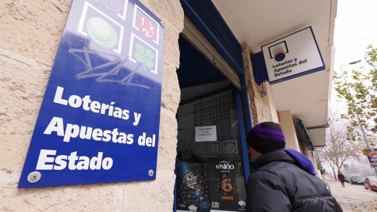 Administración de lotería de la calle Hernando de Acuña