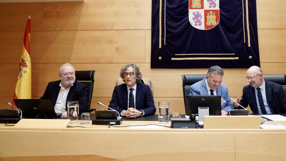 El Fiscal Superior de Castilla y León, Santiago Mena, informa a la Comisión de la Presidencia de las Cortes de Castilla y León sobre la Memoria de la Fiscalía correspondiente al año 2023.