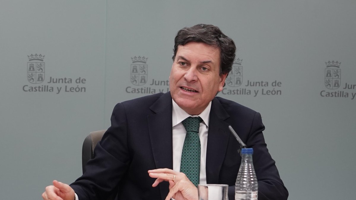 El consejero de Economía y Hacienda y portavoz de la Junta, Carlos Fernández Carriedo, durante la rueda de prensa posterior al Consejo de Gobierno.