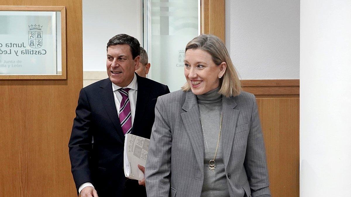 Isabel Blanco y Carlos Fernández Carriedo, acuden a la rueda de prensa posterior al Consejo de Gobierno. ICAL