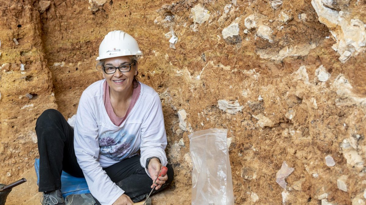 La investigadora Marina Mosquera, directora del Instituto Catalán de Paleoecología Humana y Evolución Social (IPHES)
