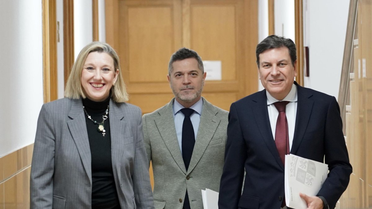Isabel Blanco y Carlos Fernández Carriedo a su llegada a la rueda de prensa posterior al Consejo de Gobierno.