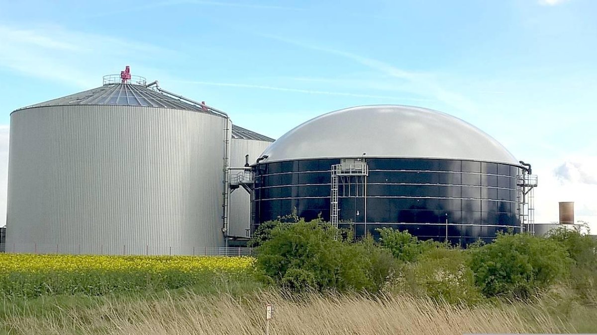 Planta de biogás junto a una explotación agrícola. PXB / CCO