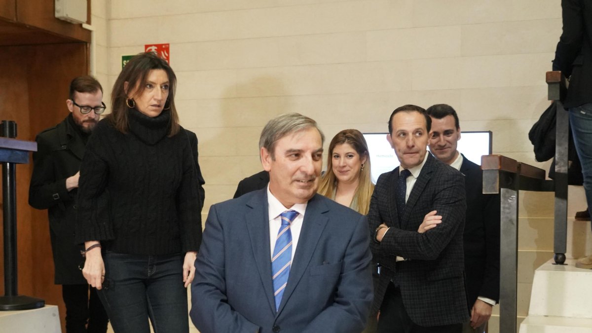 El consejero de Movilidad y Transformación Digital, José Luis Sanz Merino, y el presidente de la Diputación de Valladolid, Conrado Íscar, inauguran la jornada de presentación del programa ‘CyL Digital Rural’.