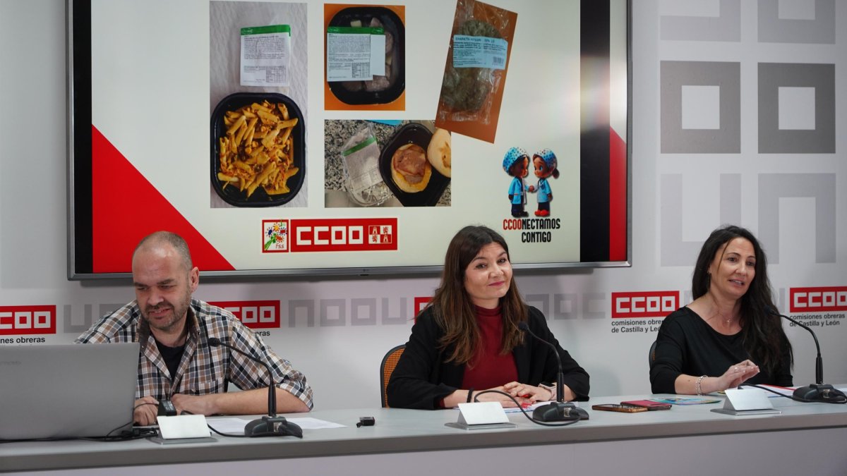 La secretaria de Acción Sindical Sector Sanitario y Negociación Colectiva, Beatriz Benavente, la coordinadora de FSS-CCOO León y enfermera de área, Dulcinea Álvarez, y el secretario Técnico de Acción Sindical Sector Sanitario, Mario Amo