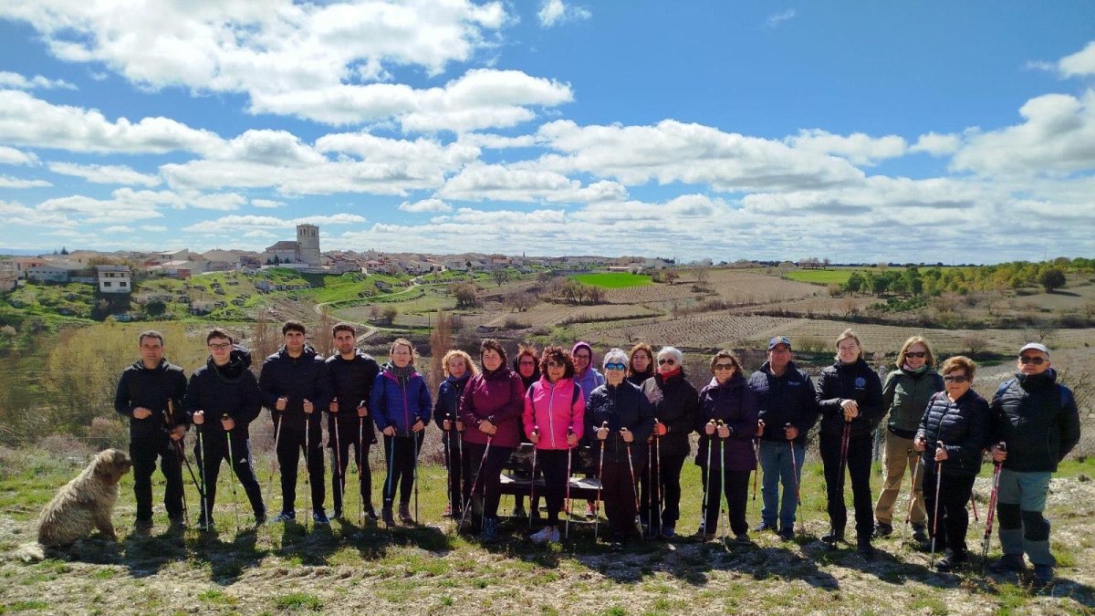 Grupo de senderistas participantes en la jornada en Canalejas de Peñafiel (Valladolid).