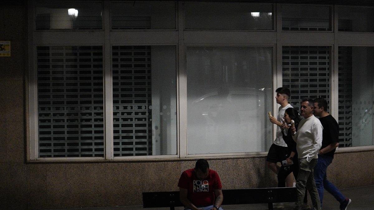Noche a oscuras en Ponferrada debido al apagón masivo.