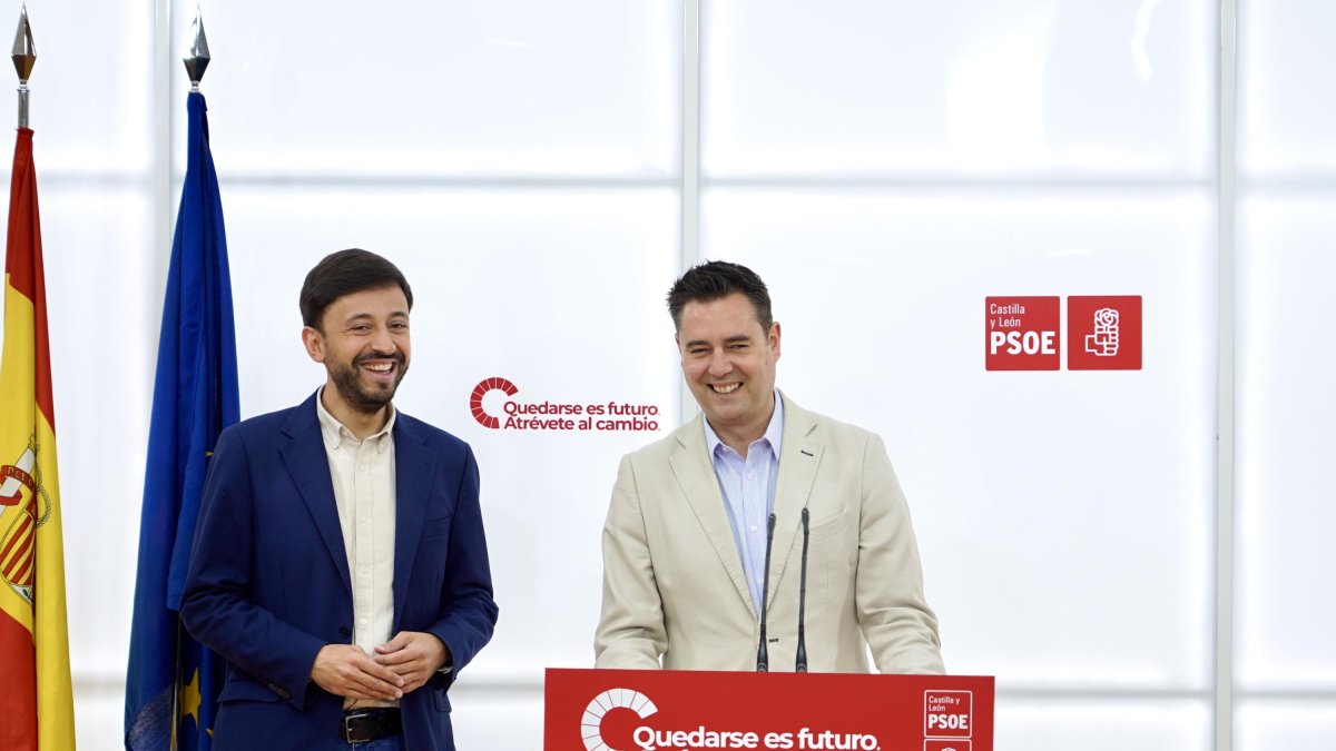 El secretario de Organización del PSOECyL, Daniel de la Rosa, y el secretario de Política Municipal, Fran Díaz.