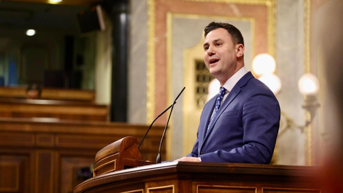 Javier Alfonso Cendón durante la defensa de la inciativa.