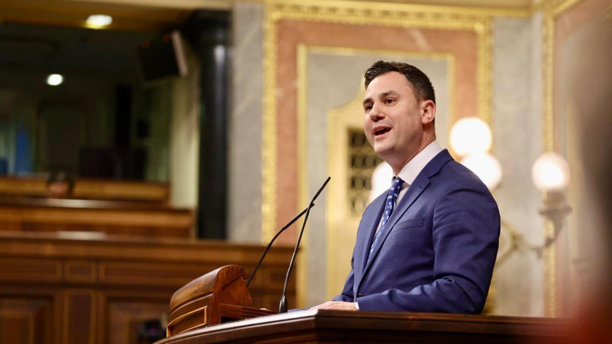 Javier Alfonso Cendón durante la defensa de la inciativa.