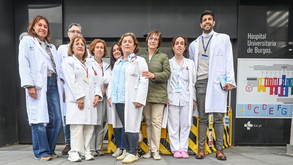 Equipo del Hospital Universitario de Burgos que se preocupa de que no se fume en todo el recinto