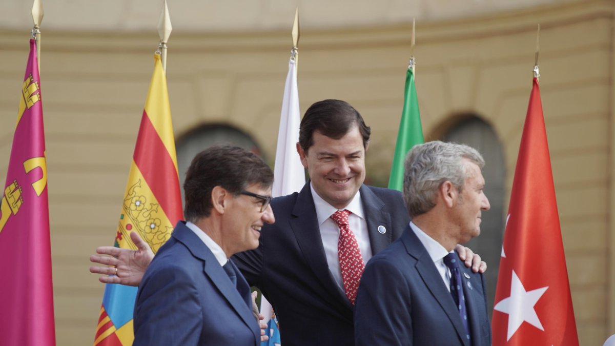 Salvador Illa, Alfonso Fernández Mañueco y Alfonso Rueda, en la Conferencia de Presidentes.