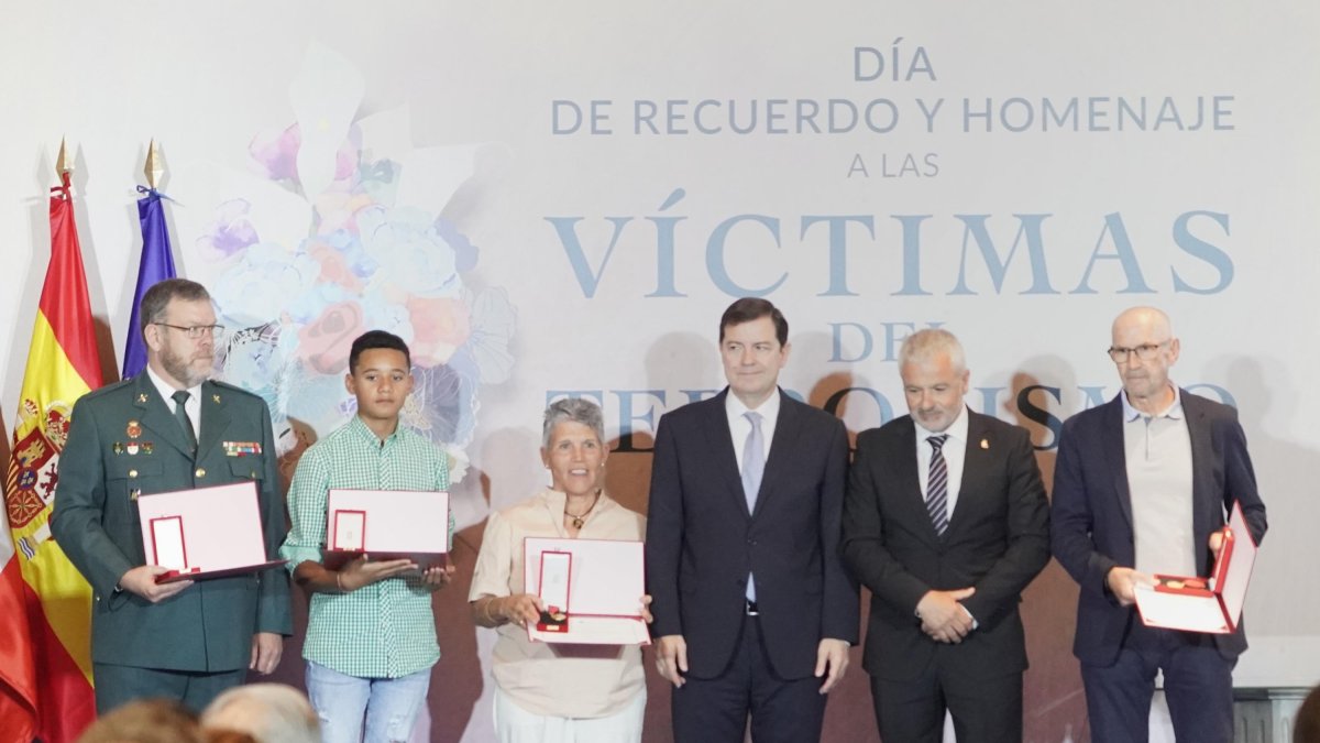 El presidente de la Junta de Castilla y León, Alfonso Fernández Mañueco, participa en los actos conmemorativos del Día de Recuerdo y Homenaje a las Víctimas del Terrorismo de Castilla y León.