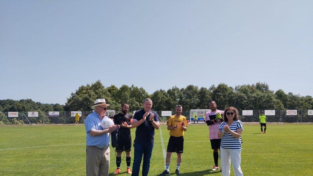 Inauguración del nuevo campo de fútbol en Palacios de Sanabria 