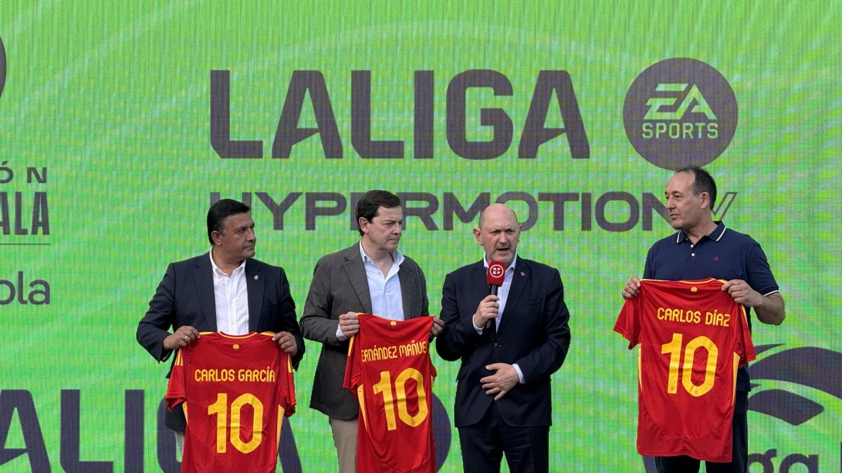 El presidente de la Junta, Alfonso Fernández Mañueco, en la presentación de los calendarios de la RFEF para la temporada 2025-2026.