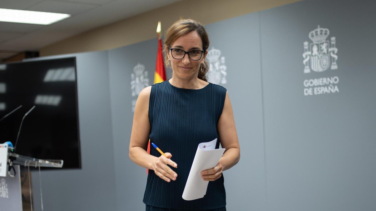 La ministra de Sanidad, Mónica García, ofrece declaraciones a los medios de comunicación