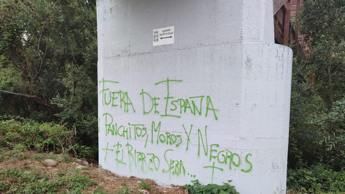 Pintadas xenófobas en Ponferrada.