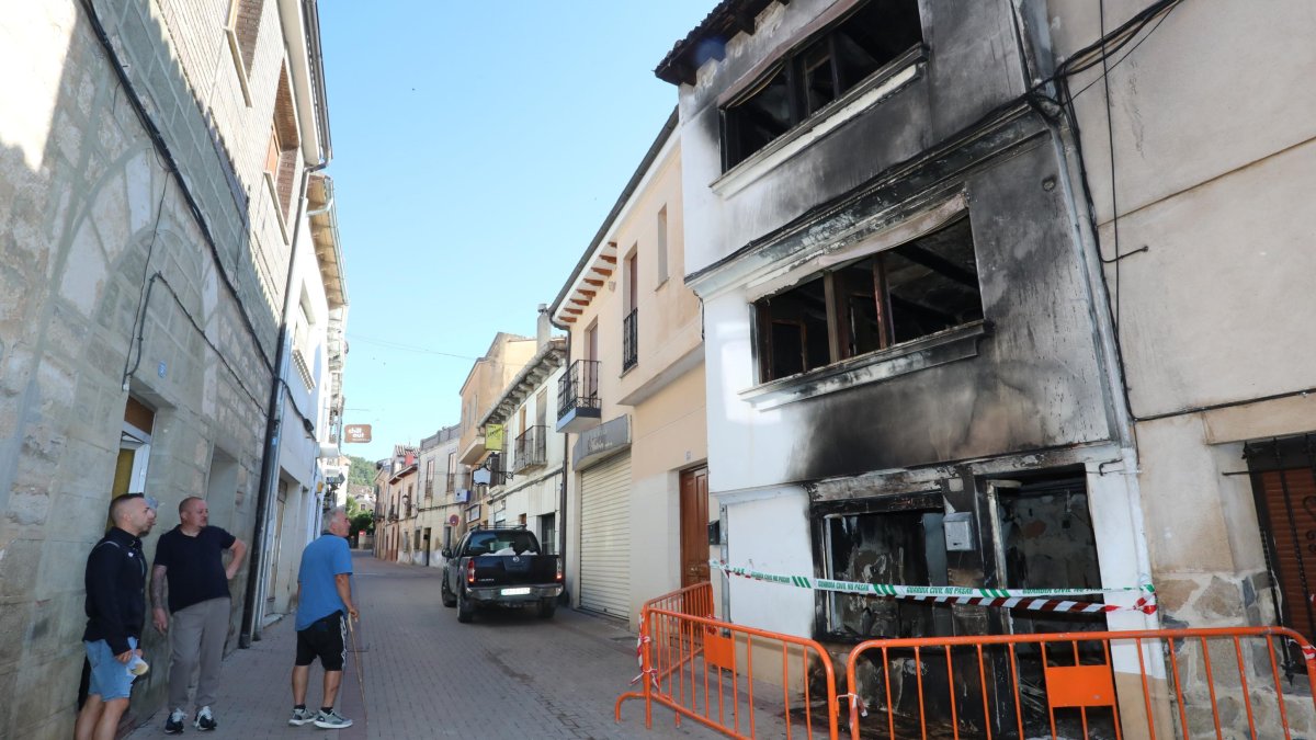 Estado en el que quedó la vivienda de Dueñas en Palencia tras el incendio del patinete