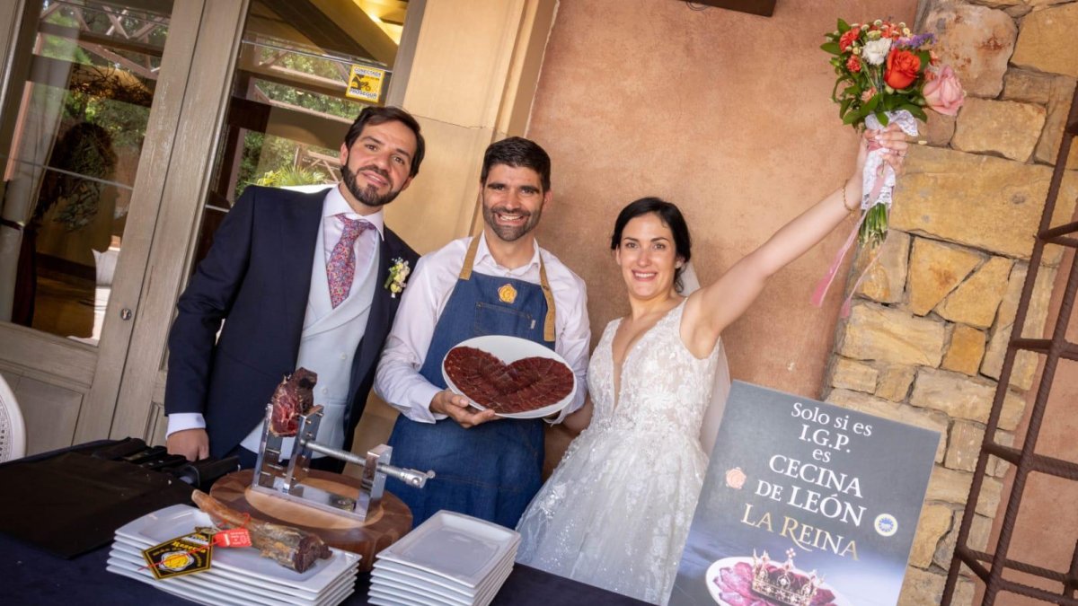 Celebración de boda con servicios de corte de ‘Cecina de León’.
