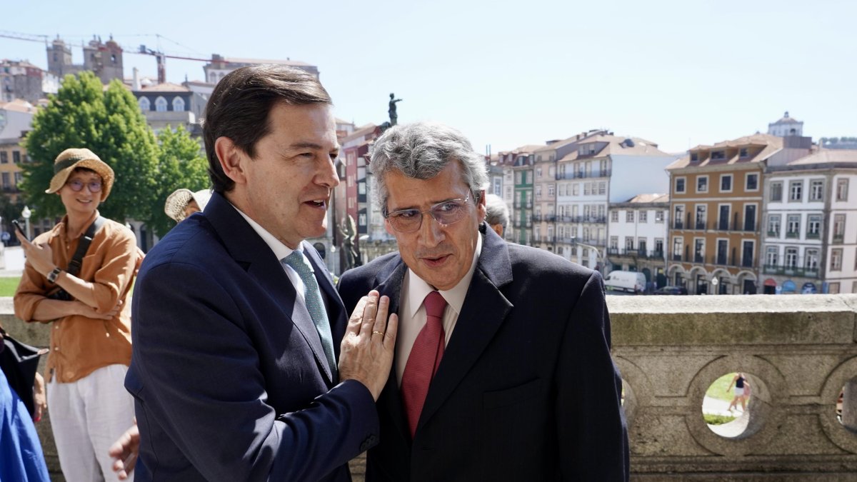 El presidente de la Junta, Alfonso Fernández Mañueco, y el presidente de la CCRD Norte, Antonio Cunha.