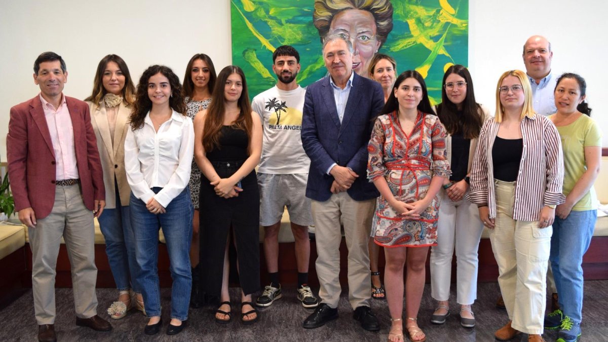 Alumnos de la Montaña Palentina pertenecientes al programa de prácticas de Gullón