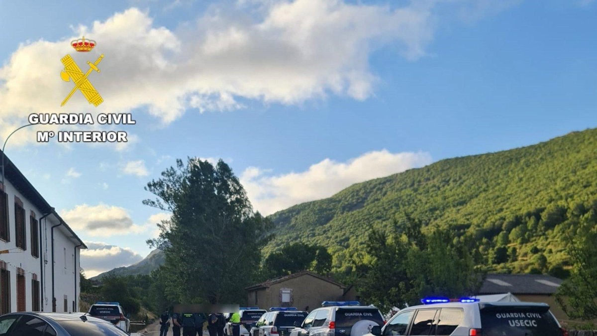 Imagen de la Guardia Civil durante la búsqueda y localización con medios terrestres