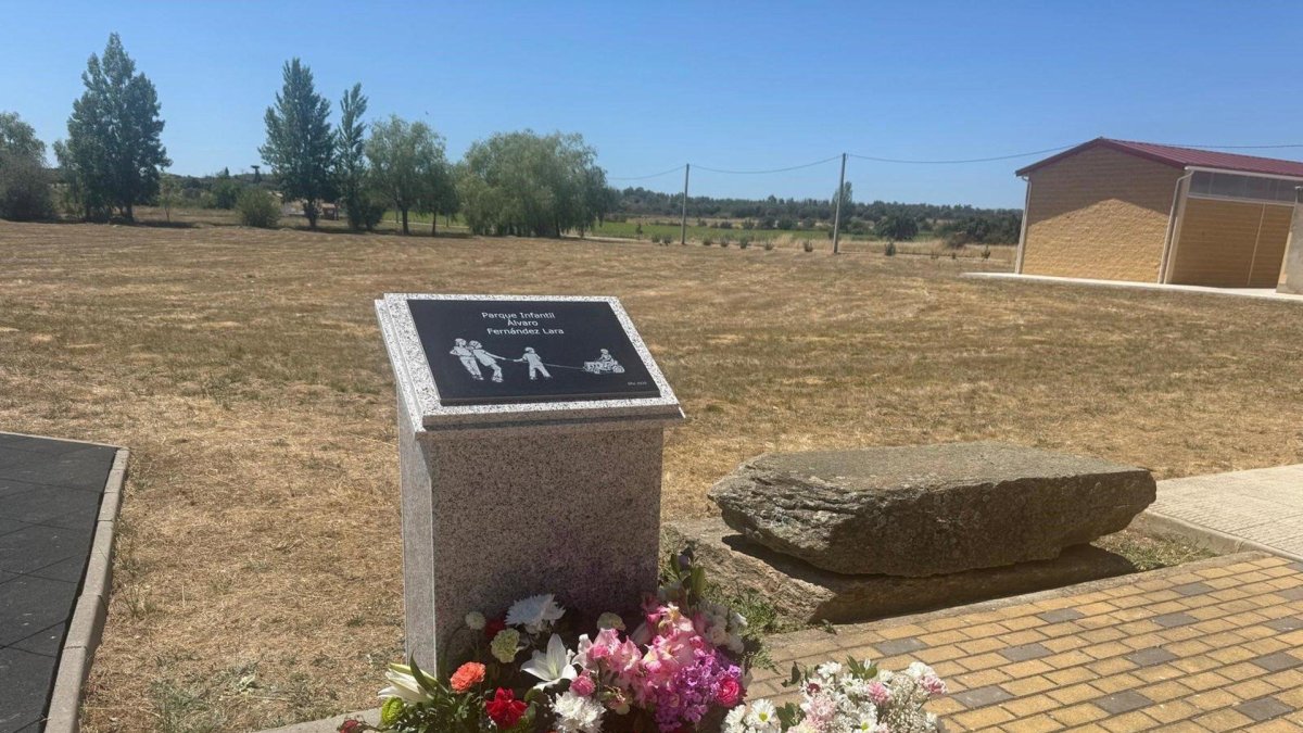 La inauguración del Parque Infantil Álvaro Fernández Lara, en memoria del pequeño de tres años de edad que falleció en febrero
