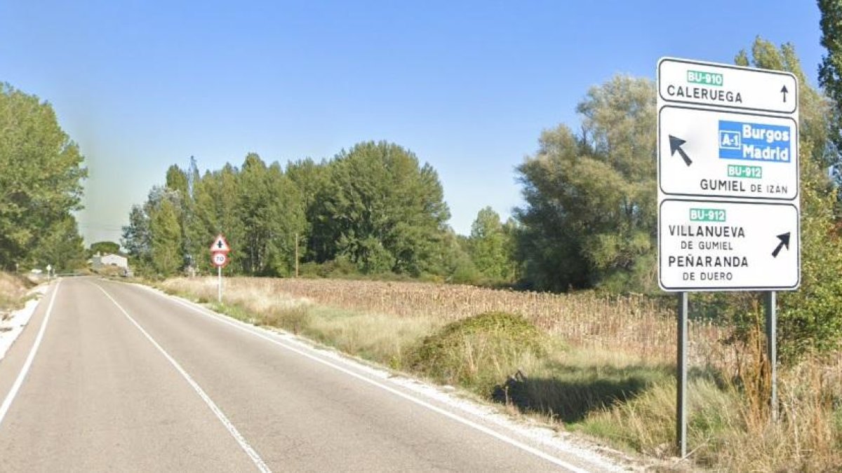 Carretera BU-910 a la altura de Villanueva de Gumiel.