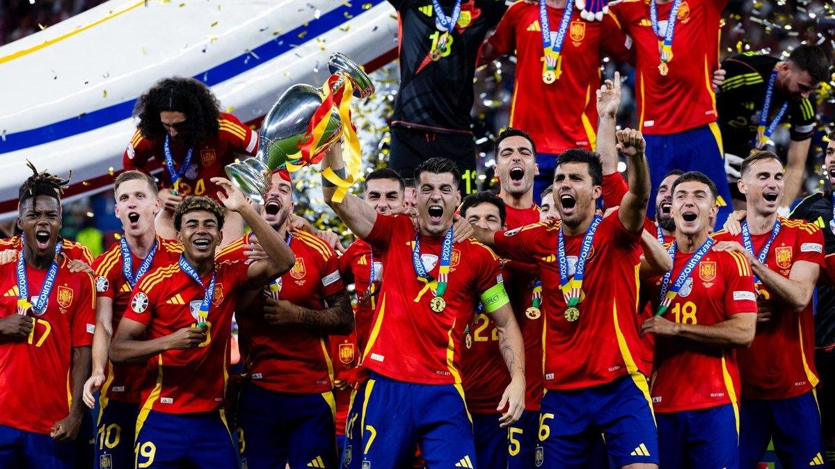La Selección Española tras ganar la Eurocopa.