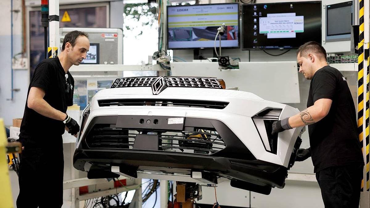 Trabajadores en la factoría de Renault en Valladolid.