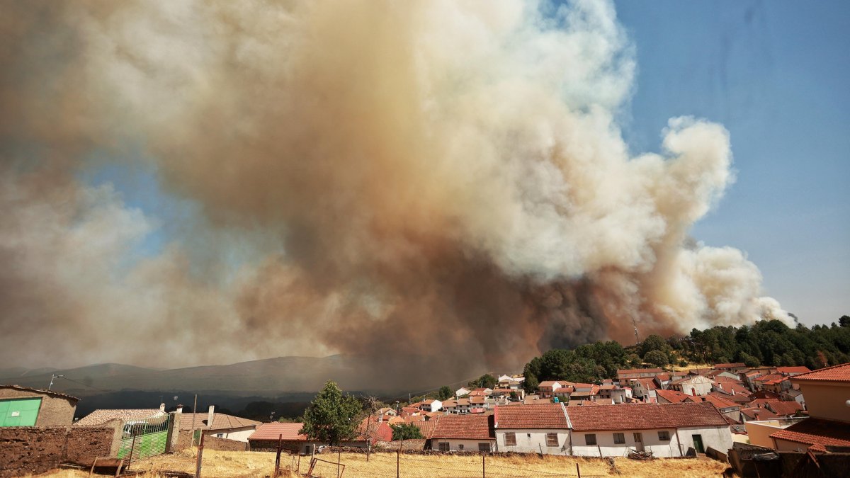 Incendio forestal cercano a la población de El Payo (Salamanca) de nivel 2