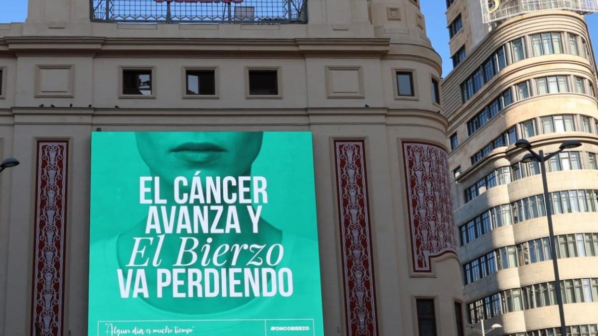 Uno de los mensajes de Oncobierzo en la pantalla de Callao.