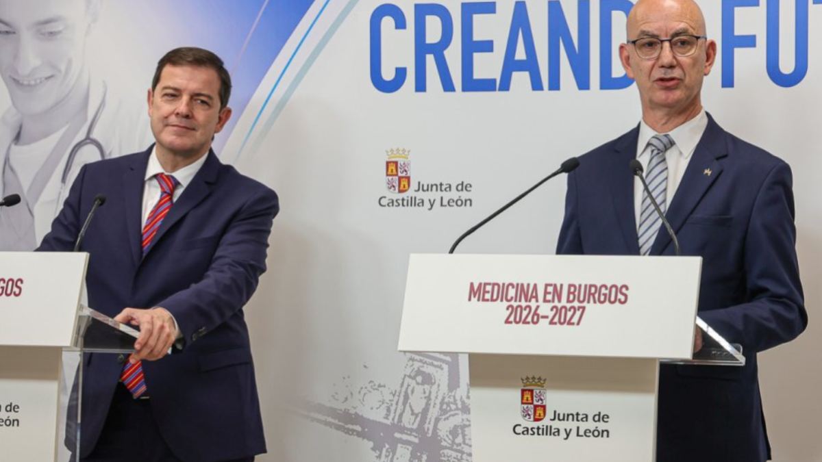 El presidente de la Junta de Castilla y León, Alfonso Fernández Mañueco, con el rector de la Universidad de Burgos, José Miguel García.