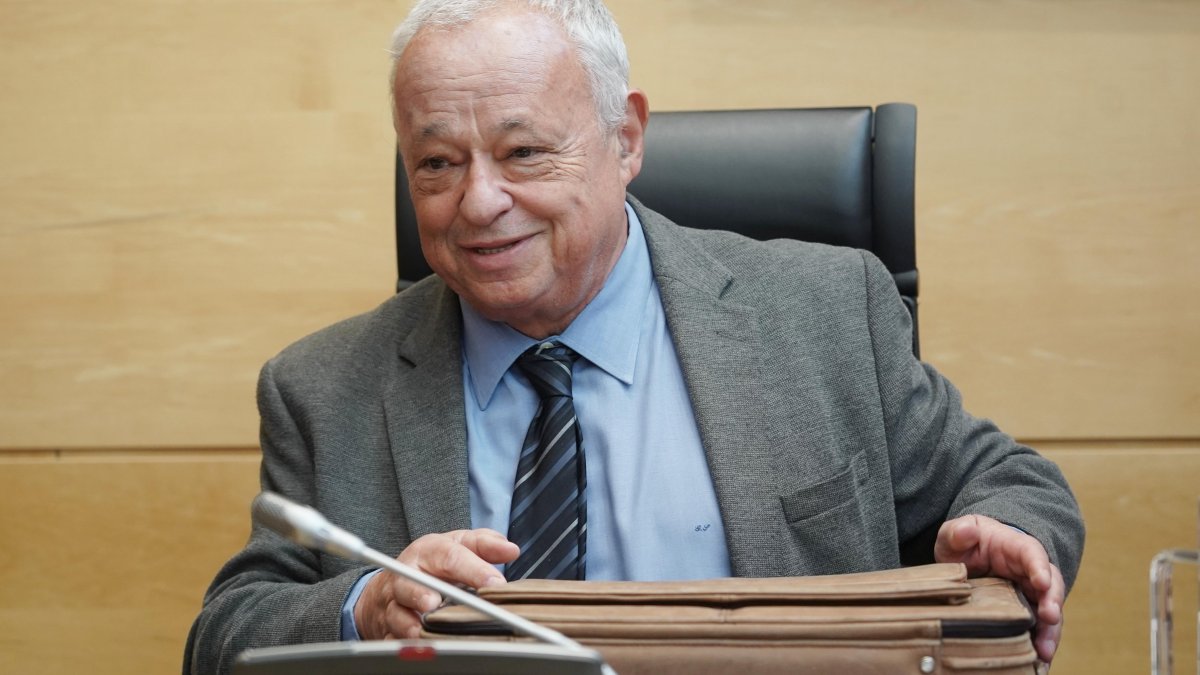 Gonzalo Santonja comparece en las Cortes para presentar el proyecto de ley de Presupuestos Generales de la Comunidad para 2026 en lo relativo a su departamento.